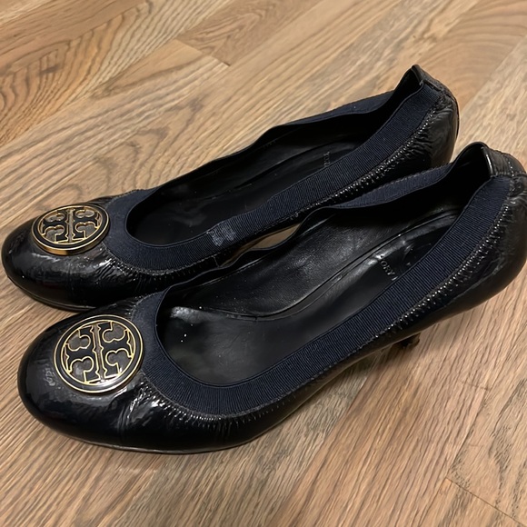Tory Burch navy patent heels size 8 - Picture 2 of 4